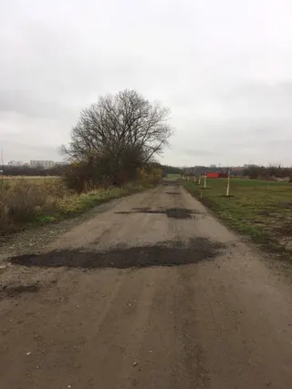 Začátkem listopadu 2019 byly zasypány díry v ulici K Dýmači
