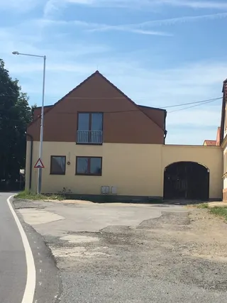 Průchod mezi domy